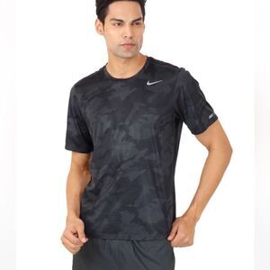 Nike back and grey camo Dri-fit short sleeve shirt, S